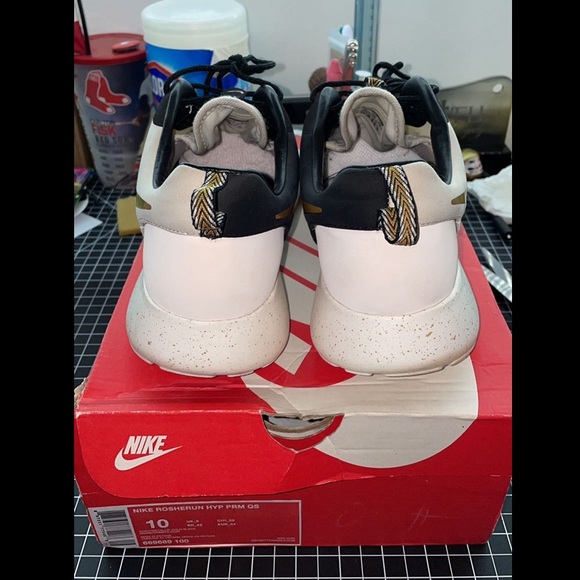 Nike Rosherun HYP PRM QS “Gold Trophy” sz10 - Picture 7 of 8